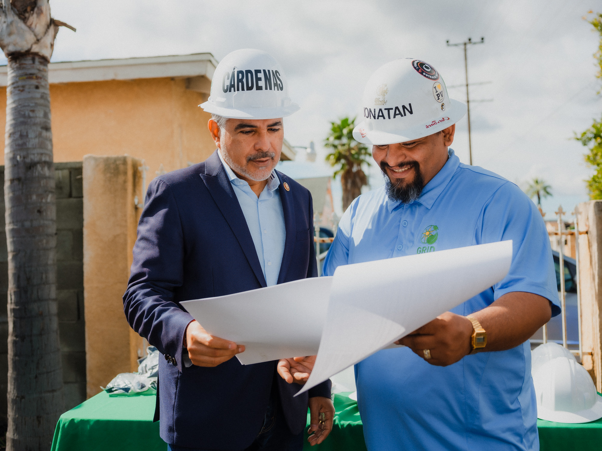 Congressman Tony Cárdenas visits a GRID GLA Solar Installation 
