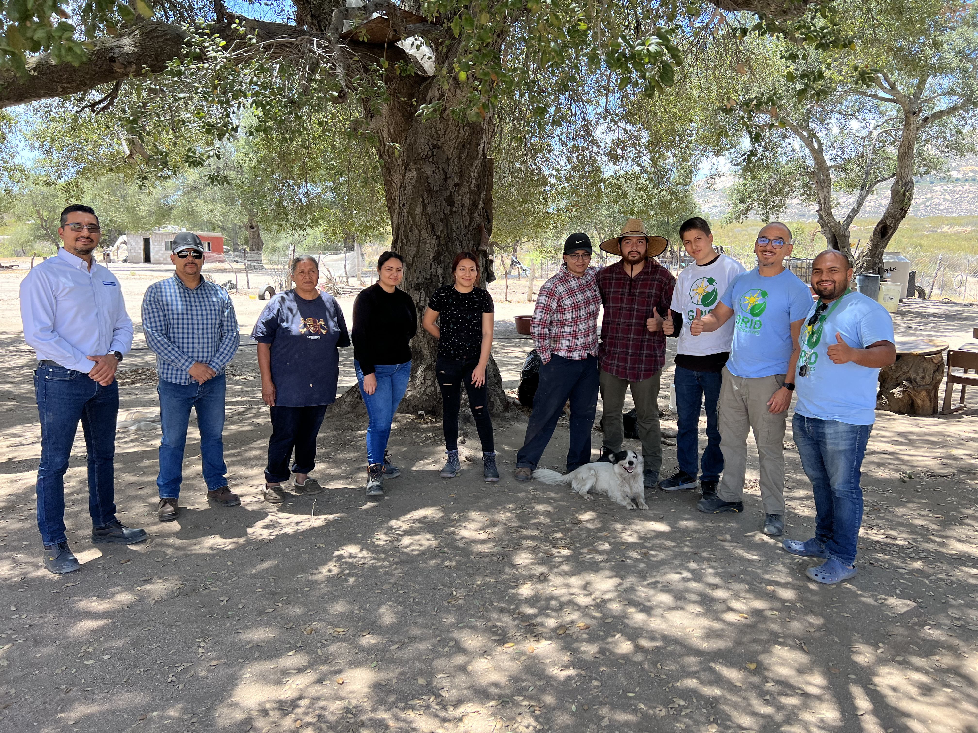 Gustavo Valdez and clients at the Juntas de Neji site