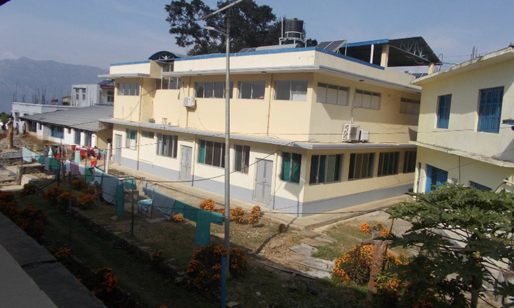 Amppipal Hospital outside