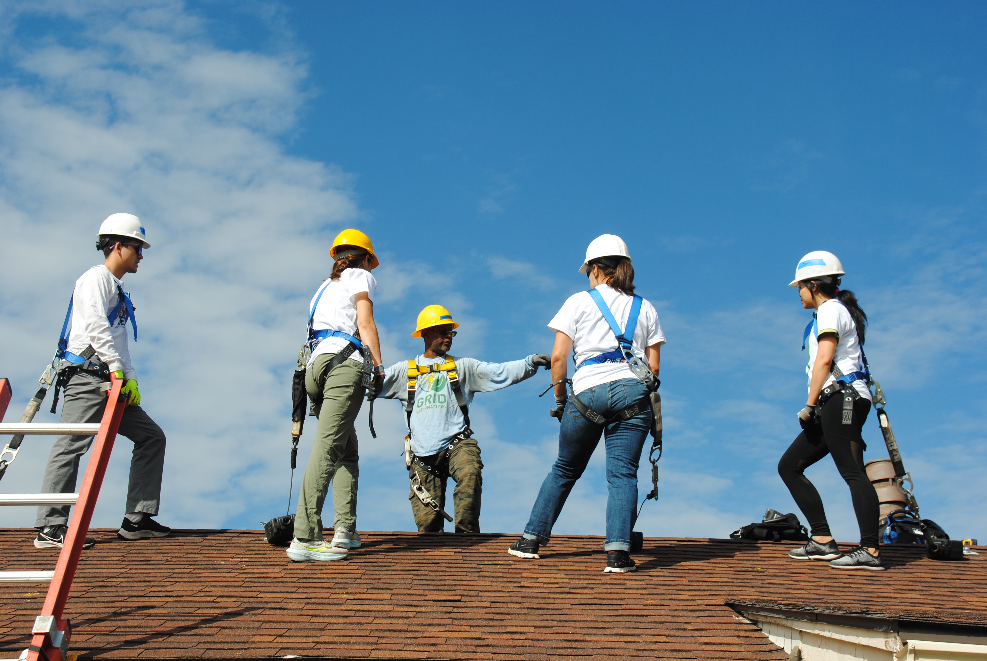 Invenergy team on roof1