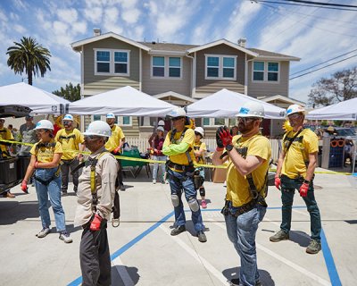 Volunteers from Southern California Edison at GRID Alternatives GLA's Long Beach Solar Solstice 