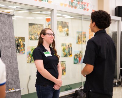Jackie Brown speaking to a high school student