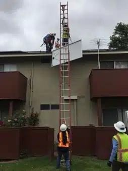 Module goes from the hands of a daughter volunteering in Santa Ana to the hands of her father on the roof