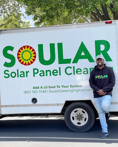 IBT Grad and Entrepreneur Dariyn Choates next to his businesses' truck.